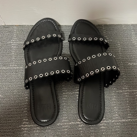 Paige Devyn black scalloped grommet slides, size 10 - Picture 3 of 4